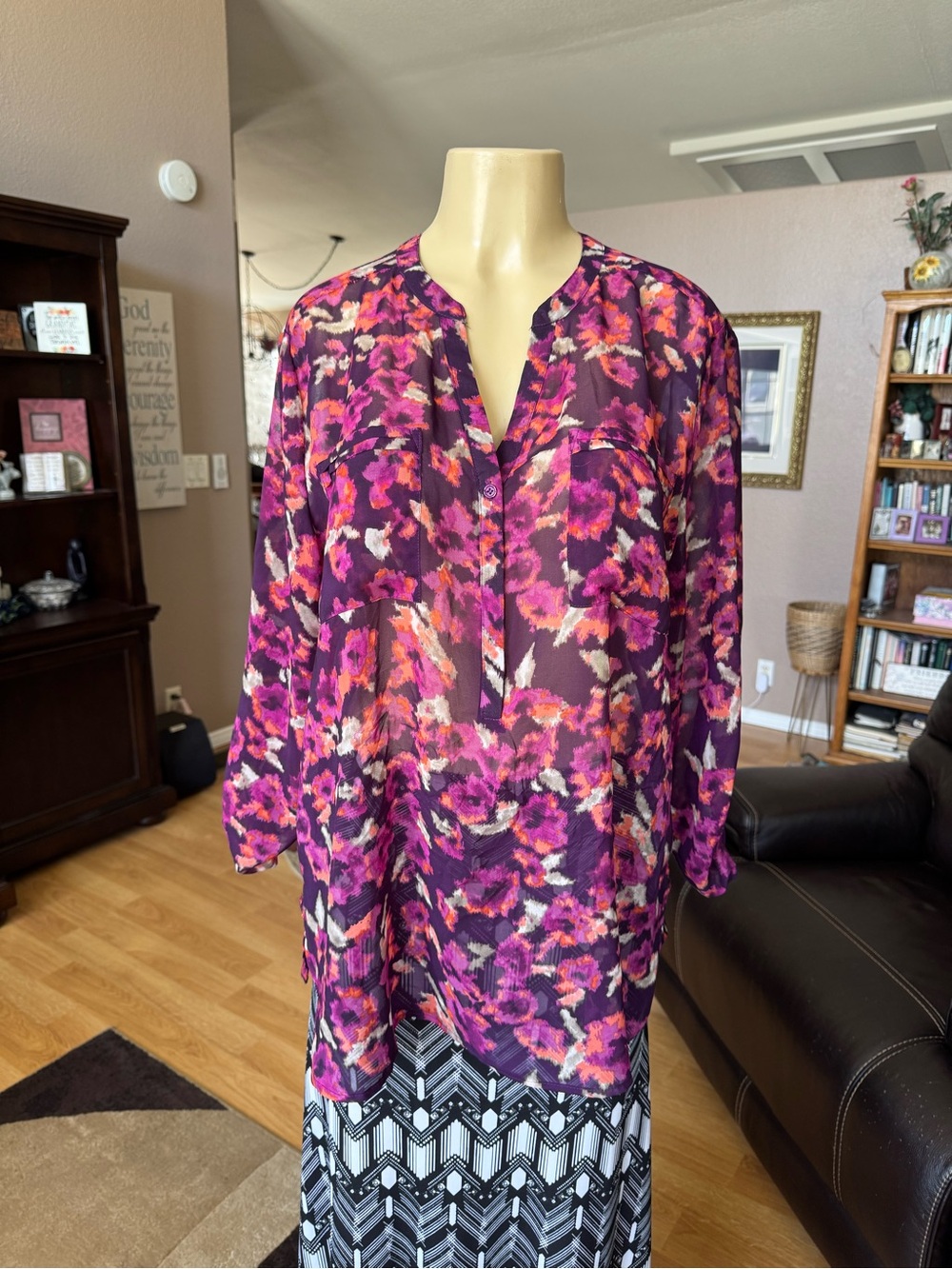 Apt 9 sheer floral V-neck blouse in red, black & white-size XL - Picture 3 of 9